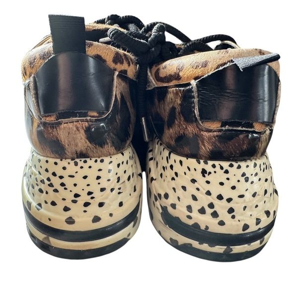 Steve Madden Cliff Animal Print Hidden Wedge Sneakers with Black Accents Sz 9 - Picture 3 of 5